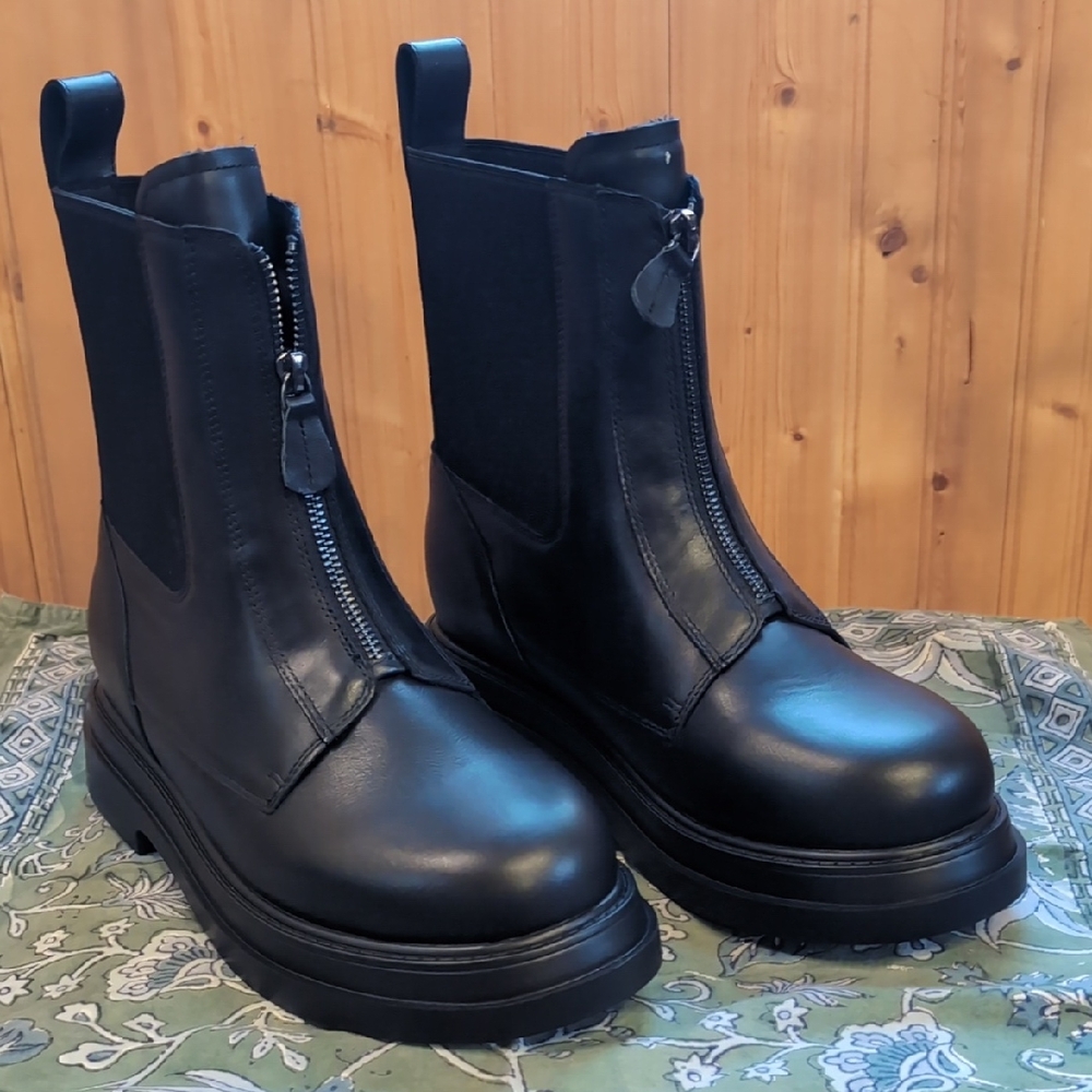 WYDR Studio Jagger Chelsea Boots Black